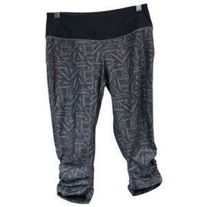 MPG Workout Yoga Pants Capri Crops Ruched Legging Back Zip Pocket Gray Printed S